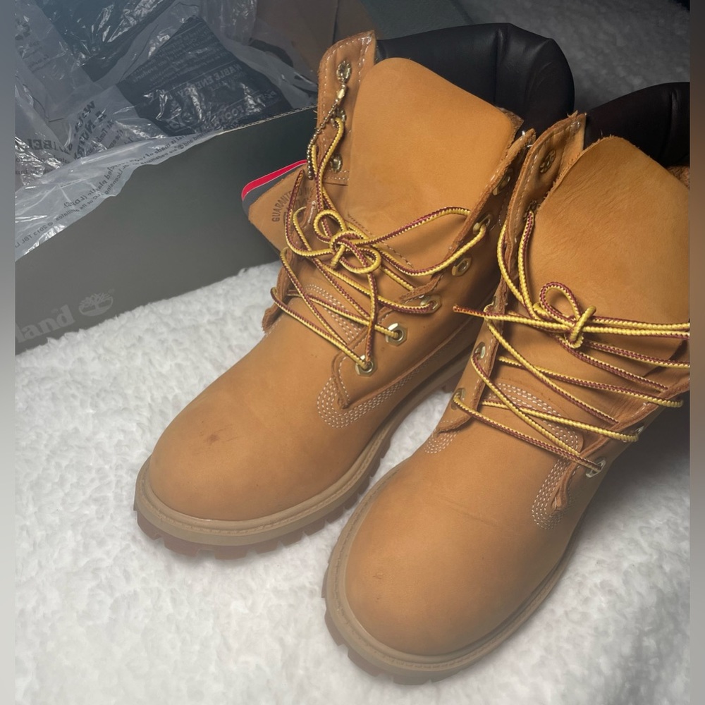 ***Used*** Boys Size 6 Timberland Boots - Picture 4 of 14